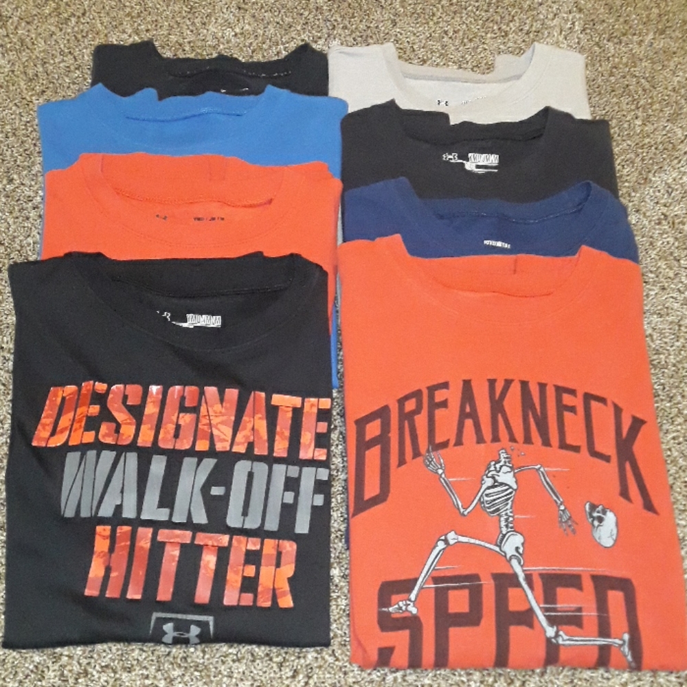 🛑SOLD🛑10 Under Armour short sleeves